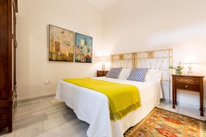 2 bedrooms, iron/ironing board, travel cot, free WiFi