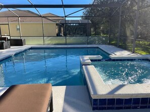 Et oppvarmet basseng