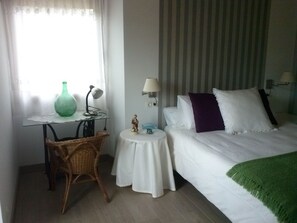 1 chambre, fer et planche à repasser, lit parapluie, Wi-Fi gratuit