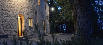 Farmhouse in Tuscany for vacations with family and friends, private fenced pool