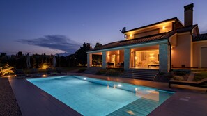 Outdoor pool, a heated pool - Luxurious Contemporary Villa, large pool heated 28° - green views (Labin)