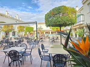 Outdoor dining - LA MANGA CLUB 2 BEDROOM VILLA IN LOS ALTOS 1 WITH WONDERFUL VIEWS (Atamaría)