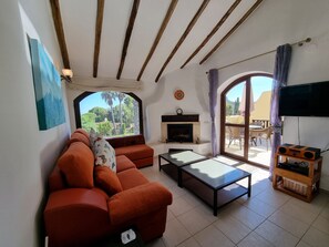 TV, fireplace, video games, books - LA MANGA CLUB 2 BEDROOM VILLA IN LOS ALTOS 1 WITH WONDERFUL VIEWS (Atamaría)