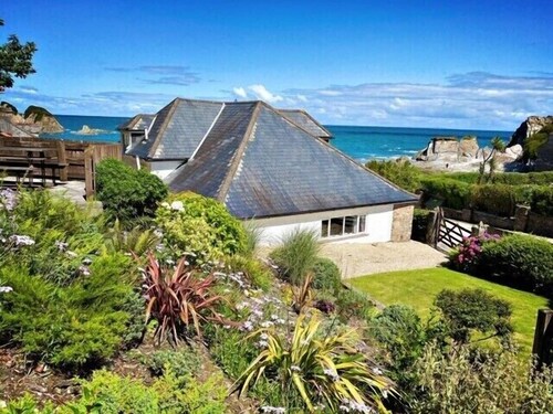 Beach House directly on the Sea front<br>DEEP STEAM CLEANED AND SANITISED