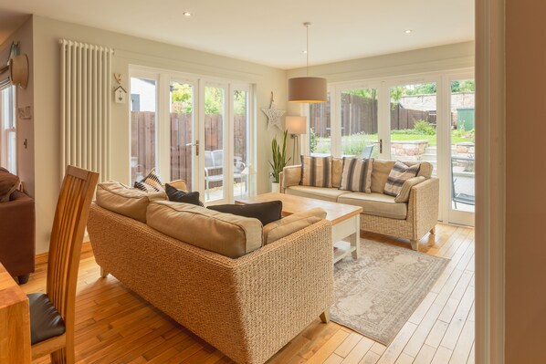 Smart TV, fireplace, DVD player, books