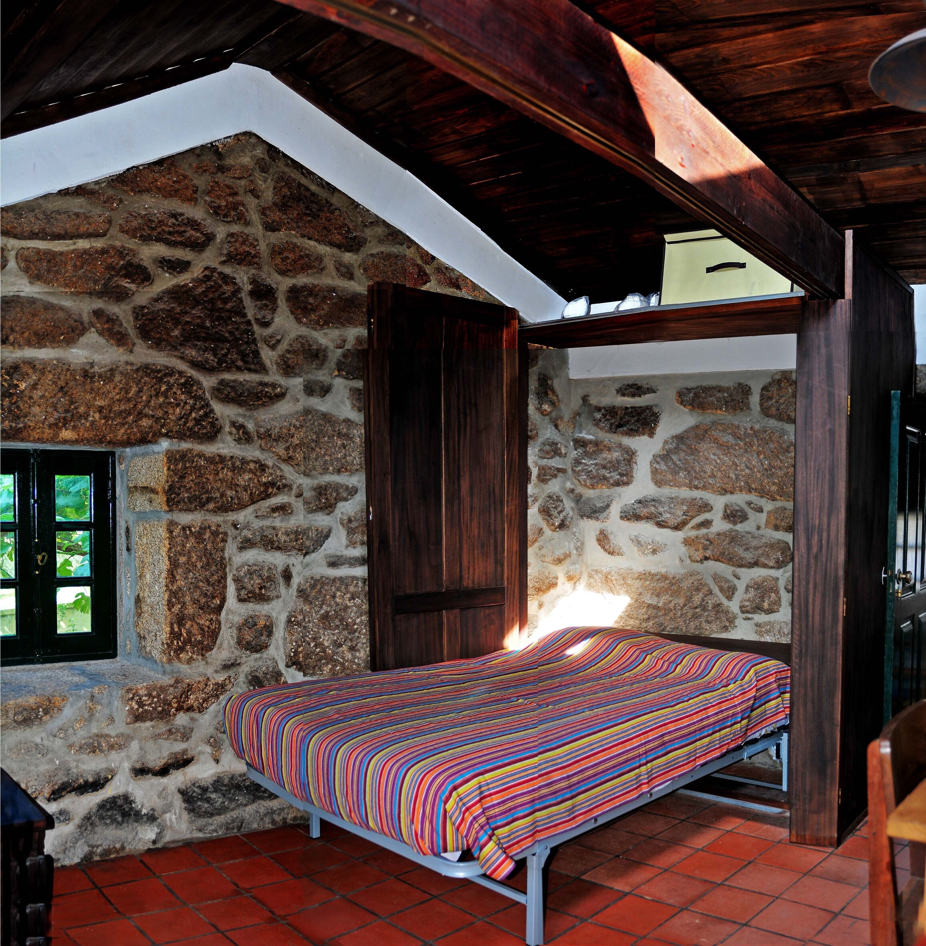 Rustic Stone House in the center of Soajo, T1 + 1, with patio and garden with garden