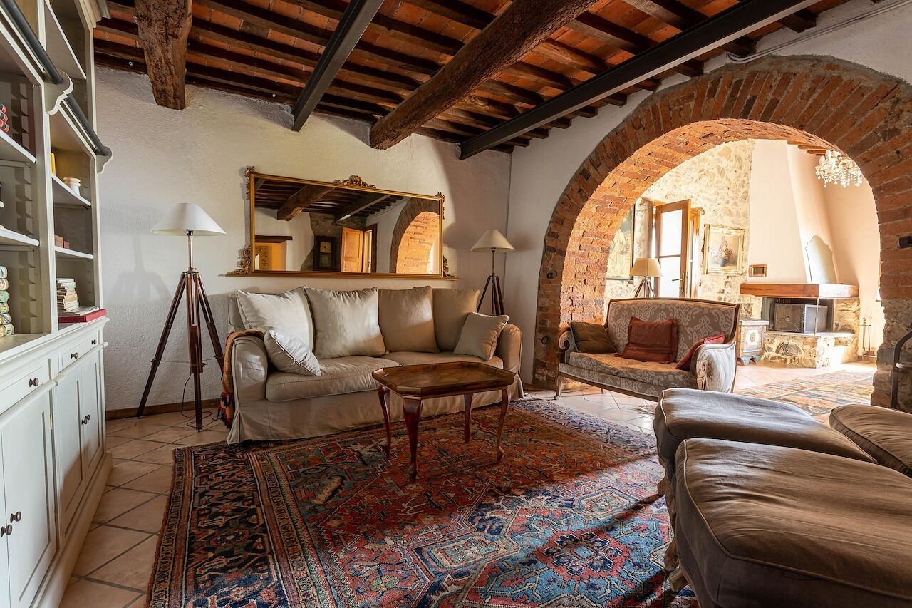 TV, fireplace, DVD player, books