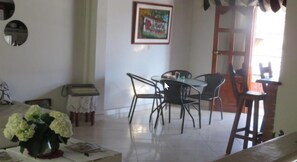 Daily continental breakfast (COP 6000 per person)