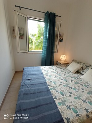 2 bedrooms, iron/ironing board, travel cot, WiFi