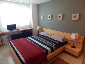 2 habitaciones, tabla de planchar con plancha y wifi gratis 