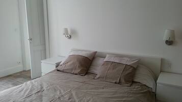 2 chambres, fer et planche à repasser, Wi-Fi, draps fournis