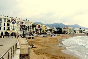 Beach nearby - Loft-Luso historical center, 1 minute from beach (Sitges)