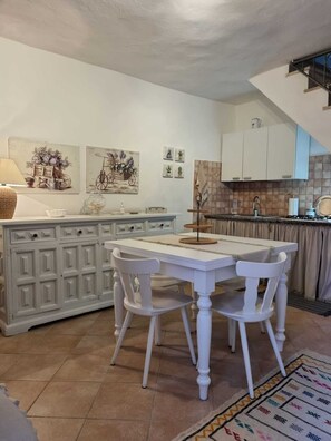 Dining - Comfortable house 1 rooms and one bathroom. Large terrace (Bosa)