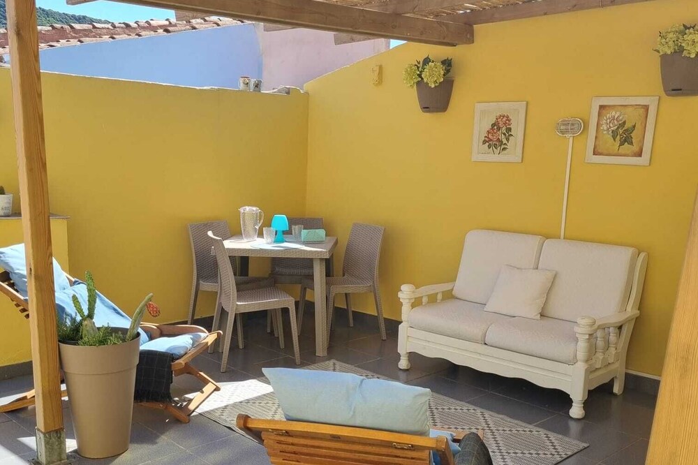 Comfortable house 1 bedrooms and a bathroom. Large terrace