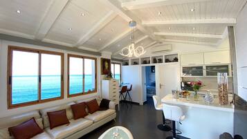 Smart TV, books, stereo