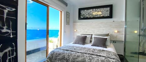 1 bedroom, in-room safe, desk, iron/ironing board