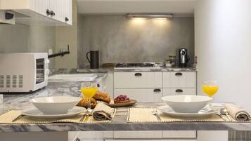 Fridge, microwave, dishwasher, coffee/tea maker