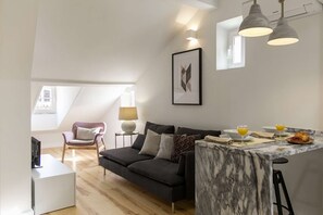 Smart-TV, DVD-spiller og bøker