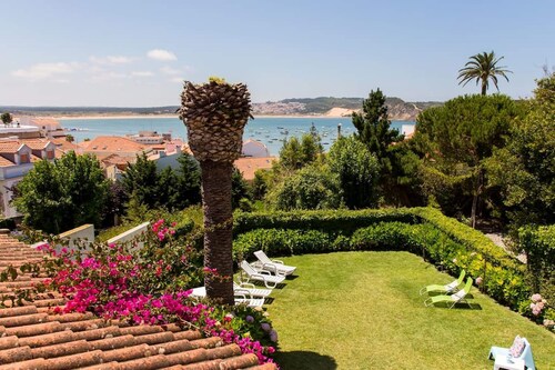 Large architect-designed house with garden & sea view, 3-minute walk from the beach