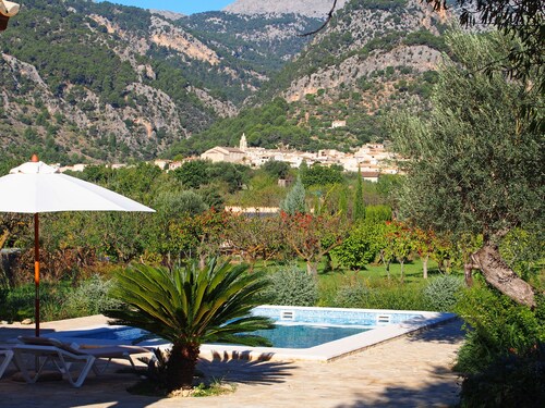 Ruhige Villa mit privatem Pool und herrlichem Blick, in der Nähe des Dorfes.