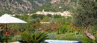 Villa calme avec piscine privée et une vue magnifique, près du village.