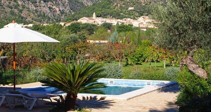 QUIET VILLA WITH PRIVATE POOL NEAR THE VILLAGE