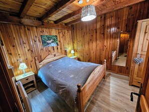 2 bedrooms, iron/ironing board, travel crib, free WiFi