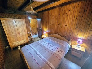 2 chambres, fer et planche à repasser, lit parapluie, Wi-Fi gratuit