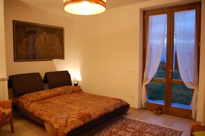 3 bedrooms, iron/ironing board, travel cot, free WiFi