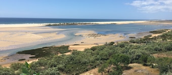 Bel appartement dans une maison traditionnelle au bord de la rivière à Tavira