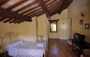 6 bedrooms, WiFi, bed sheets, wheelchair access
