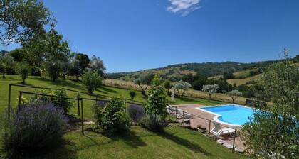 Villa mit Charme in Marche, privatem Pool und fantastischer Landschaft