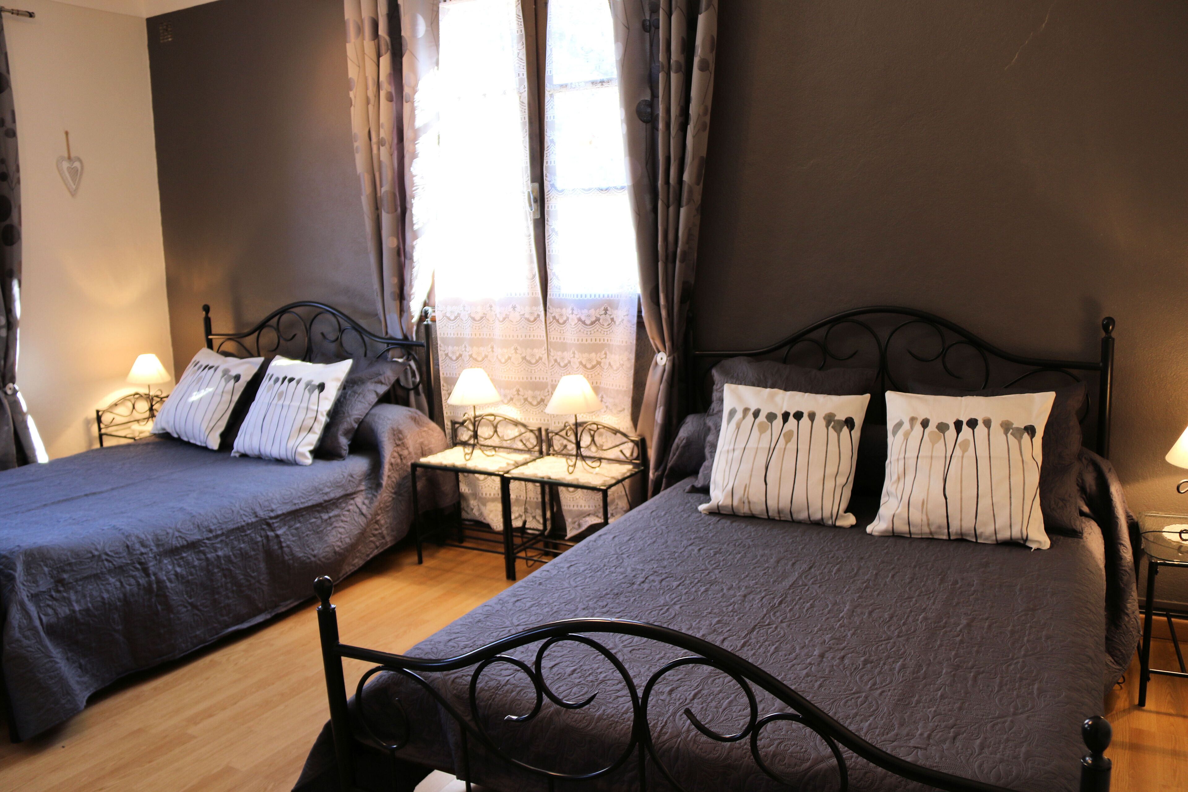 Apartment with garden with magnificent view of the village and the mountains