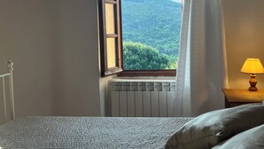 3 soverom, skrivebord, strykejern/-brett og wi-fi (inkludert)