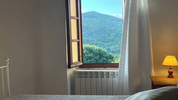 3 habitaciones, escritorio, tabla de planchar con plancha y wifi gratis