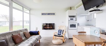 The Beach Huts - Yellow Seaside Chalet - Camber Sands