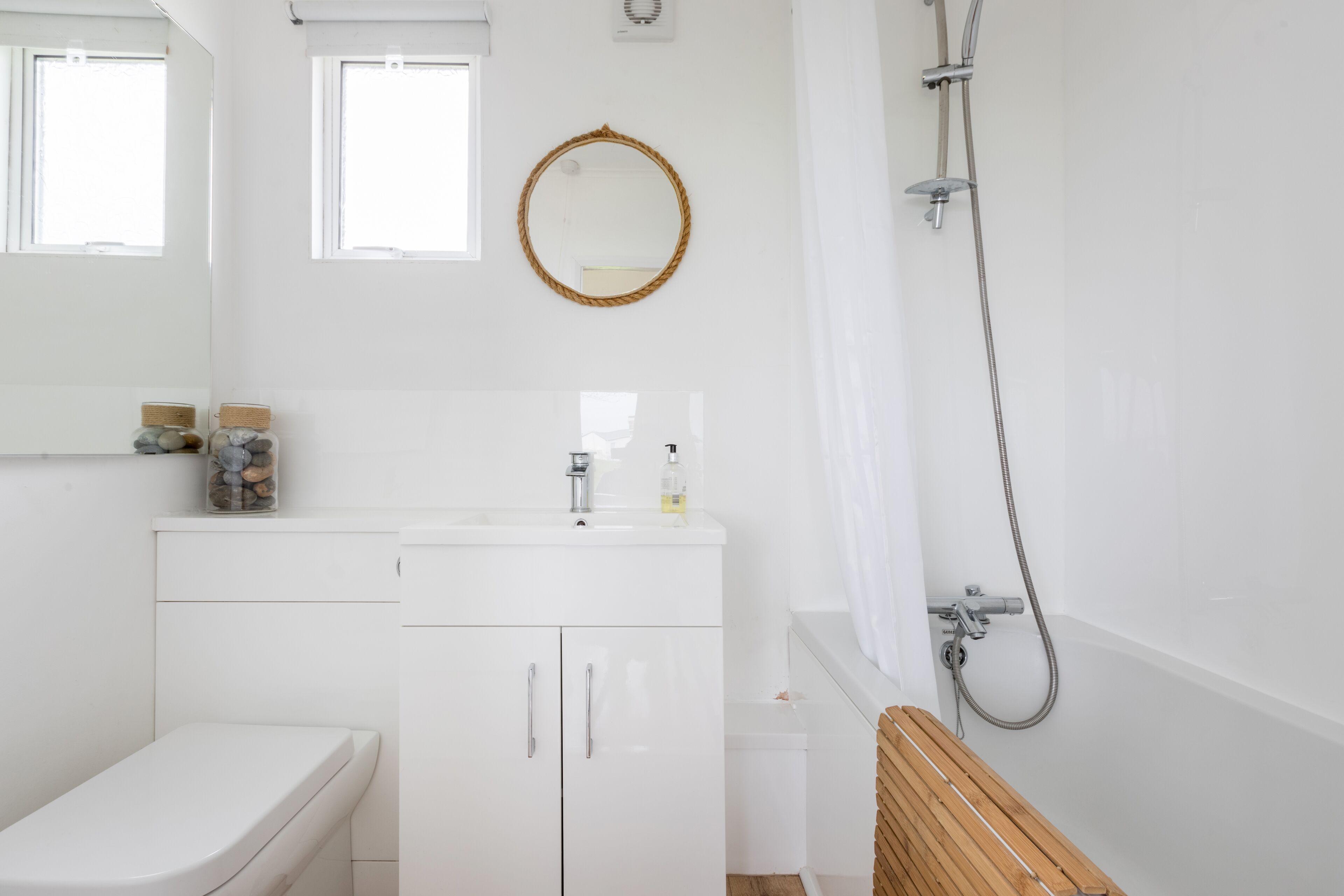 Combined shower/bathtub, hair dryer, soap, toilet paper