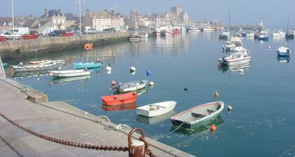 Erinomainen perheille. Av £ 94 / yö