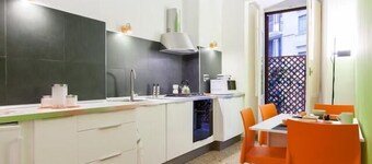 SAN PIETRO - MIRABELLO . San Pietro e Musei Vaticani 15 minutes walking