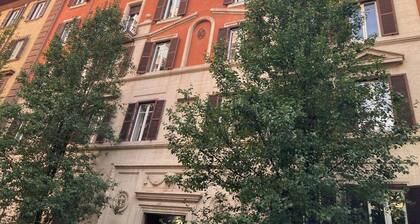 SAN PIETRO - MIRABELLO . San Pietro e Musei Vaticani 15 minutes walking