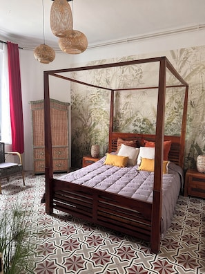 4 bedrooms, free WiFi, bed sheets, wheelchair access
