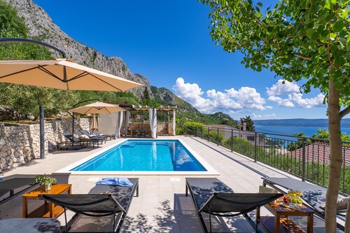 Discounted !  VILLA B2B with heated pool and panoramic sea views!