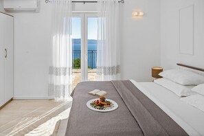 4 bedrooms, in-room safe, iron/ironing board, travel crib