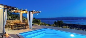 Discounted ! VILLA B2B with heated pool and panoramic sea views!