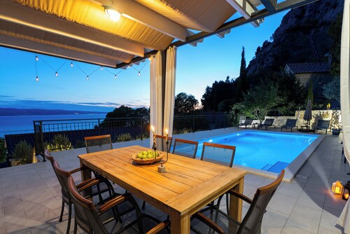 Discounted !  VILLA B2B with heated pool and panoramic sea views!