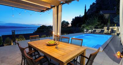 Discounted ! VILLA B2B with heated pool and panoramic sea views!