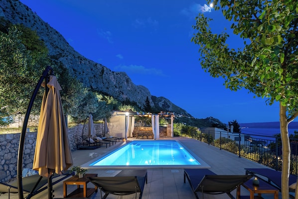 Outdoor pool, a heated pool