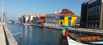 AMAZING APARTMENT IN THE CENTER OF AVEIRO WITH VIEW TO THE RIVER AND GARDEN (WiFi)