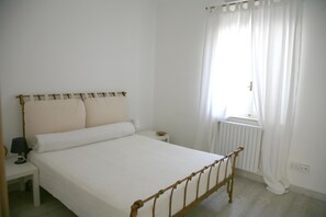 4 makuuhuonetta, silitysrauta/-lauta, Wi-Fi, vuodevaatteet