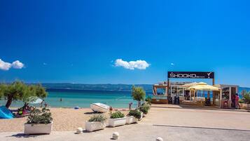 Beach nearby, sun-loungers, beach towels